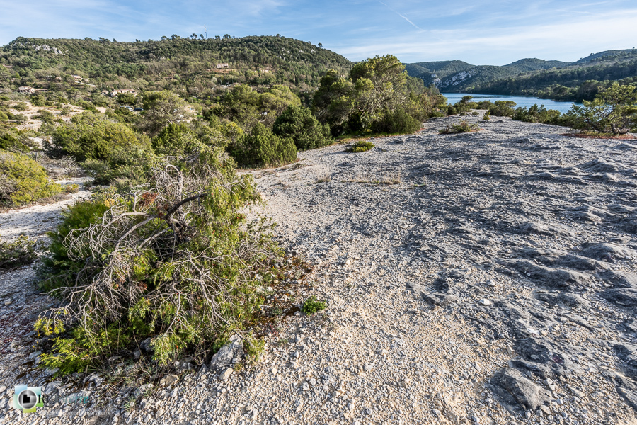Alpes de Haute Provence, dalle rocheuse, esparron, lac d'esparron, parc naturel régional du verdon, roche_43°44'16.92